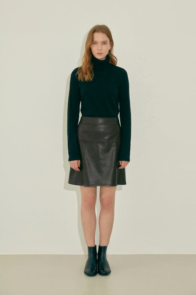 Line Skirt In Fake Leather (Brown)