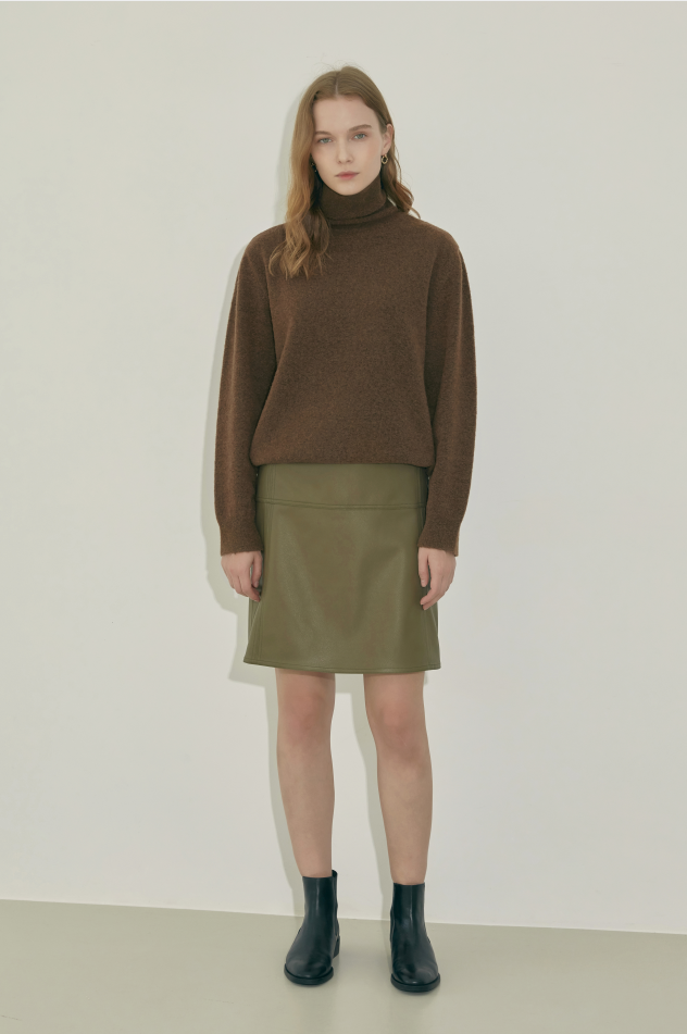 Line Skirt In Fake Leather (Olive-Khaki)